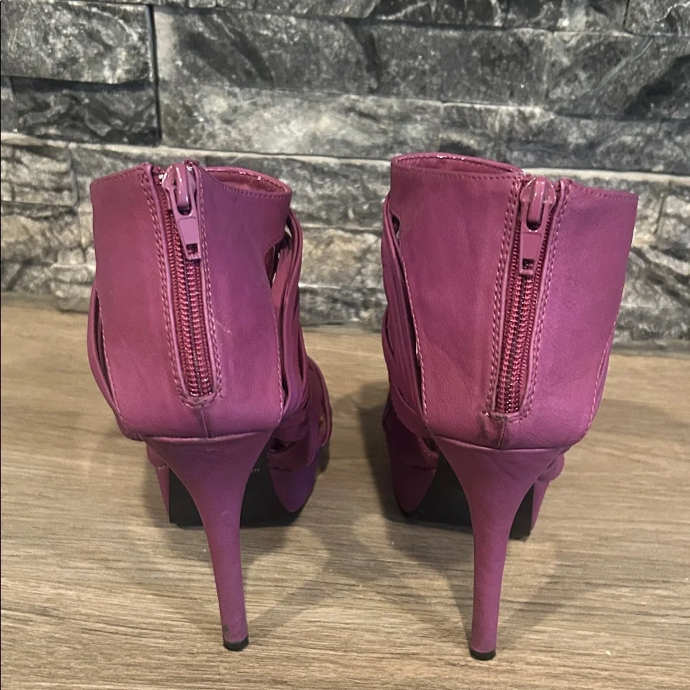 Fredericks of Hollywood Purple Strappy Heels with Leopard‎ insole Women's Size 7